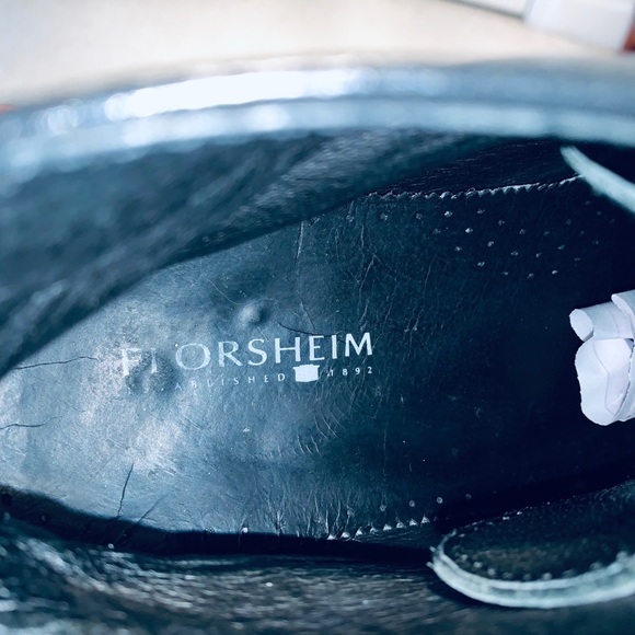 Florsheim Leather Chukka Boot. - Picture 8 of 10